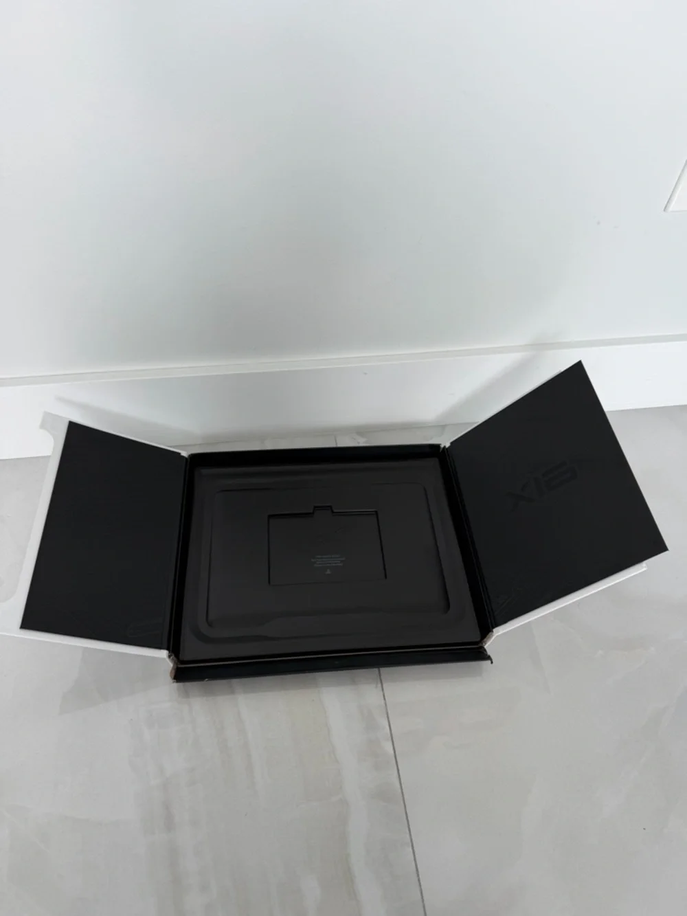 Alienware X16 R2 Empty Gaming Laptop Box - Picture 3 of 12